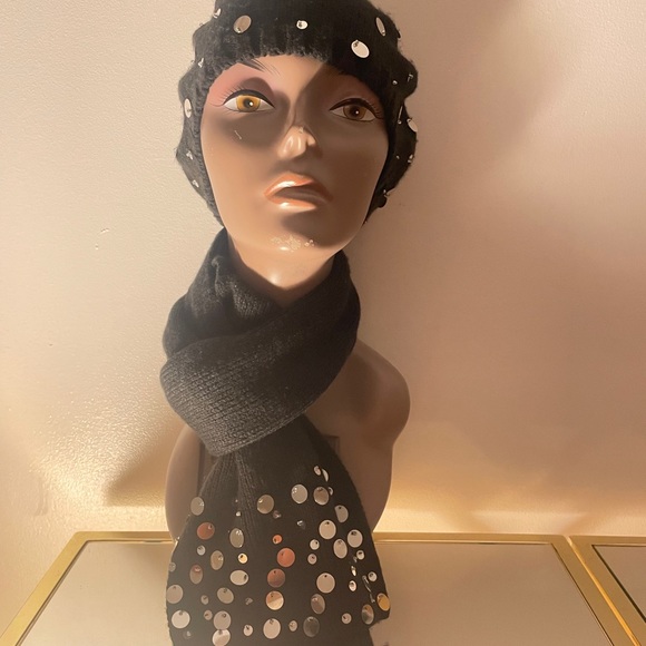 ⭐️Macy’s Hat & Scarf Set⭐️ - Picture 1 of 2
